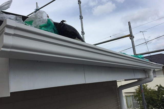新しい軒樋取り付け後